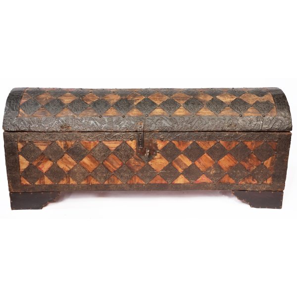 An Italian chest in solid fir wood covered in velvet, with sheet metal decorations, 16th century