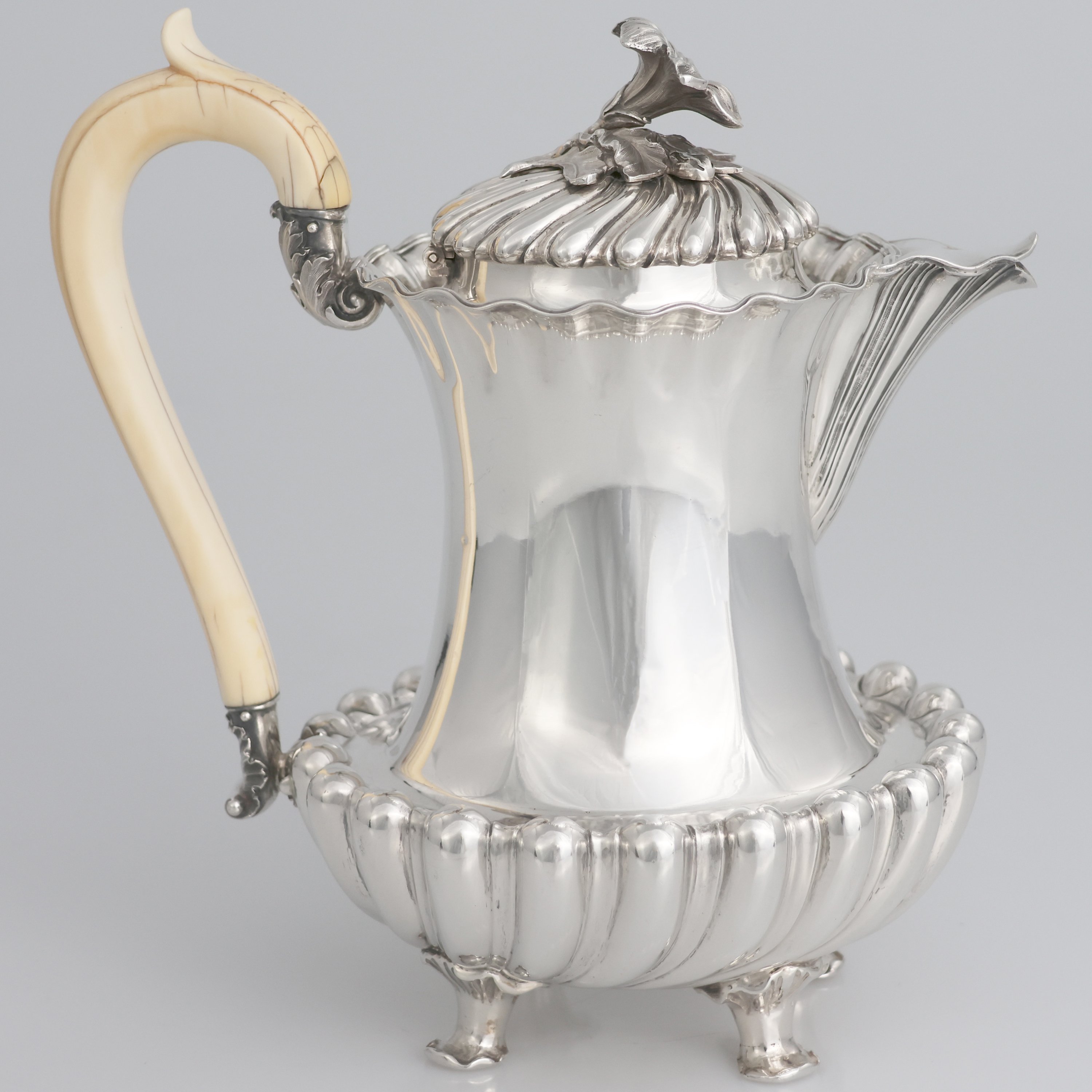 A William IV sterling silver coffee pot, Paul Storr, London, 1830 - Paul Storr - 1830
