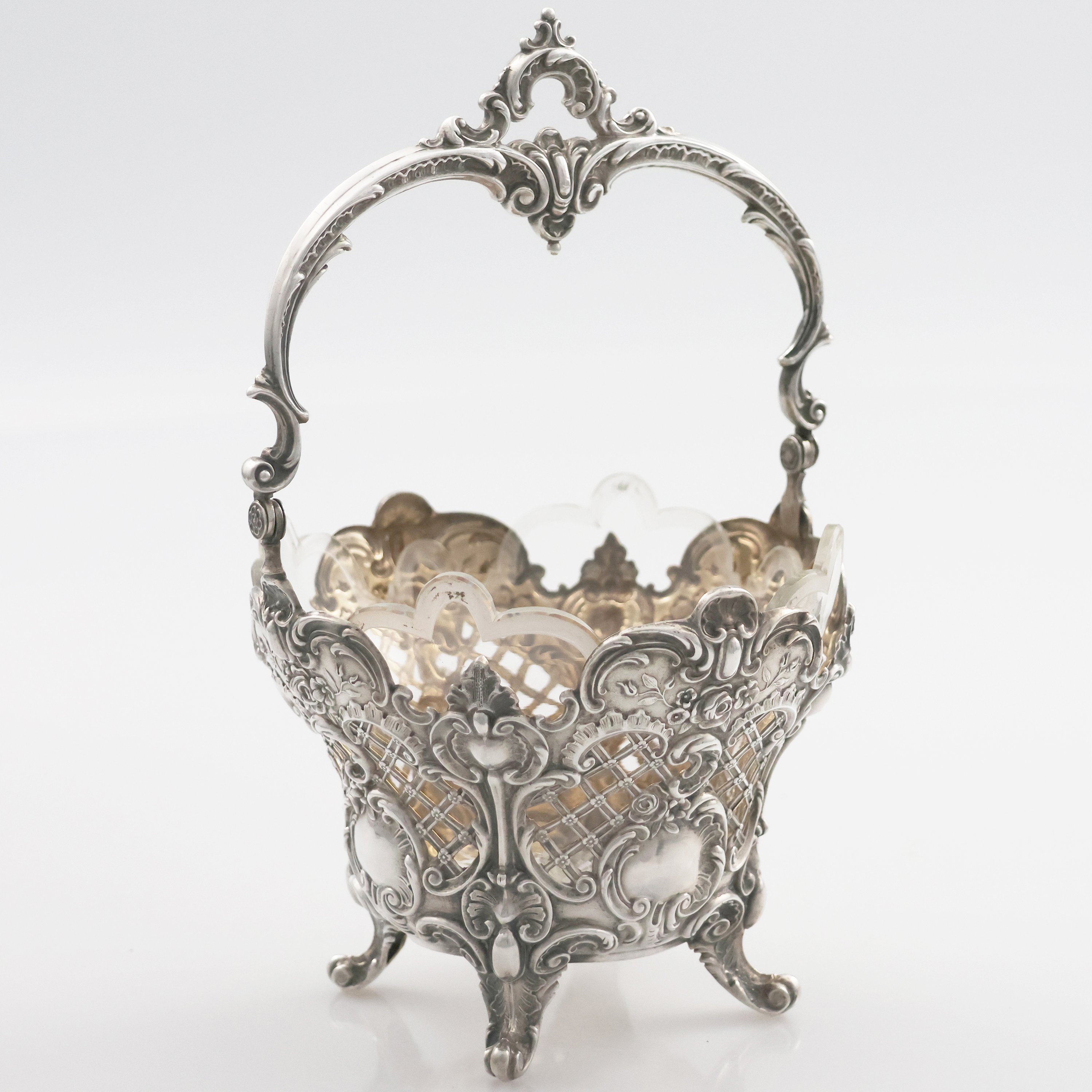 A German embossed and chiseled silver basket, Bruckmann & S&ouml;hne, 19th century - Bruckmann & S&ouml;hne - 1800