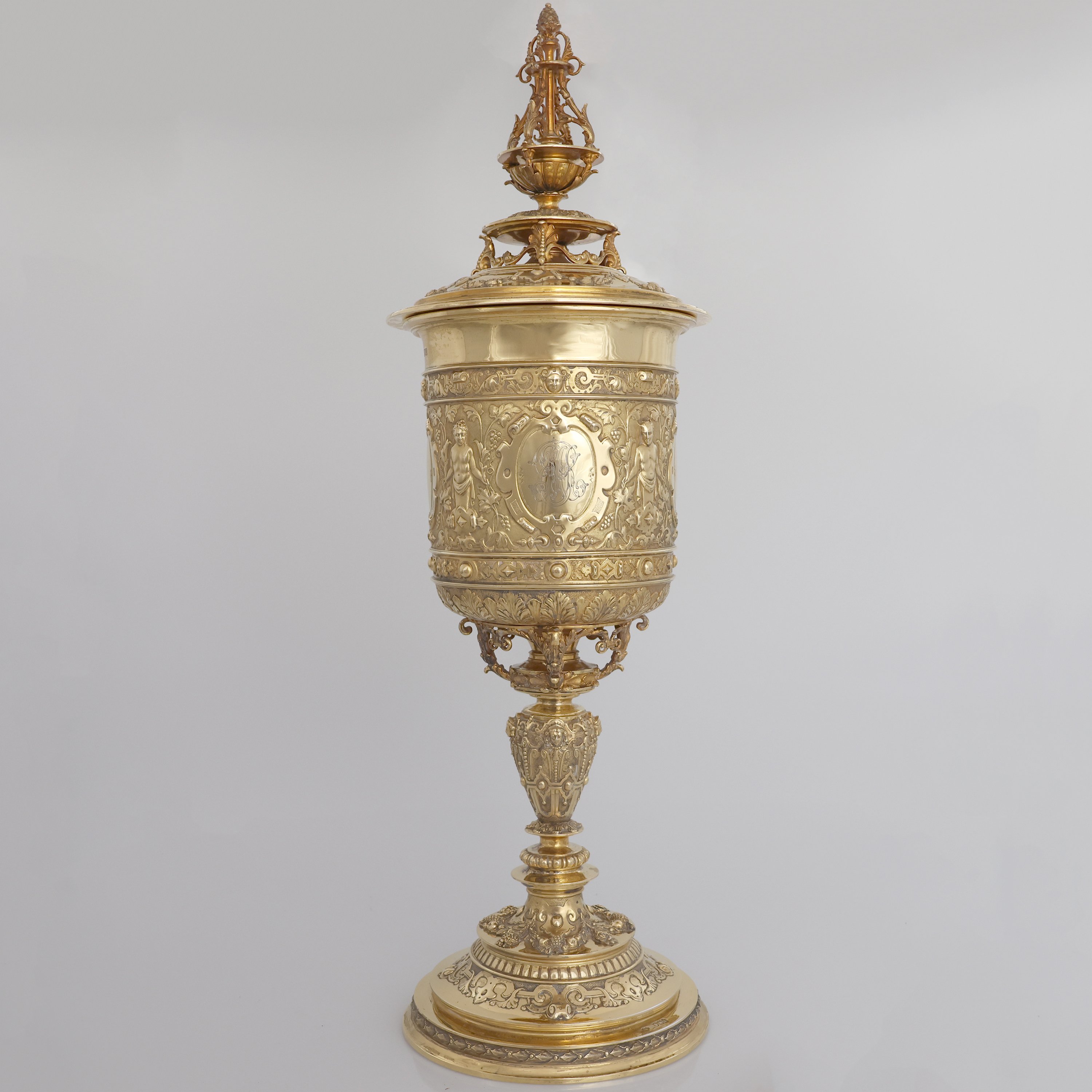 A Victorian sterling silver-gilt cup and cover, Goldsmiths & Silversmiths Co Ltd, London, 1899 - Goldsmiths & Silversmiths Co Ltd - 1899