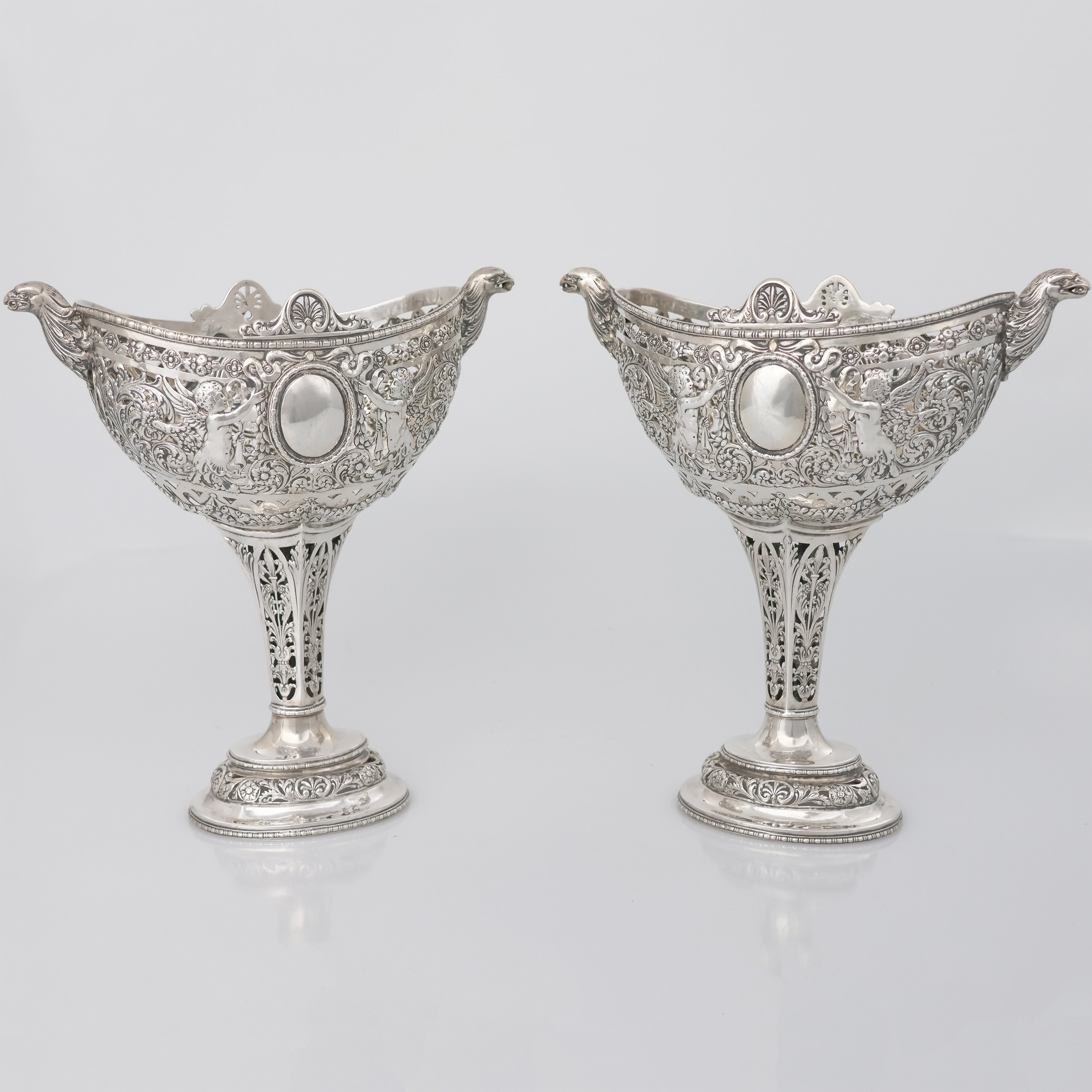 A German pair of silver openwork, embossed and chiseled cups, Hanau, late 19th century - 1800