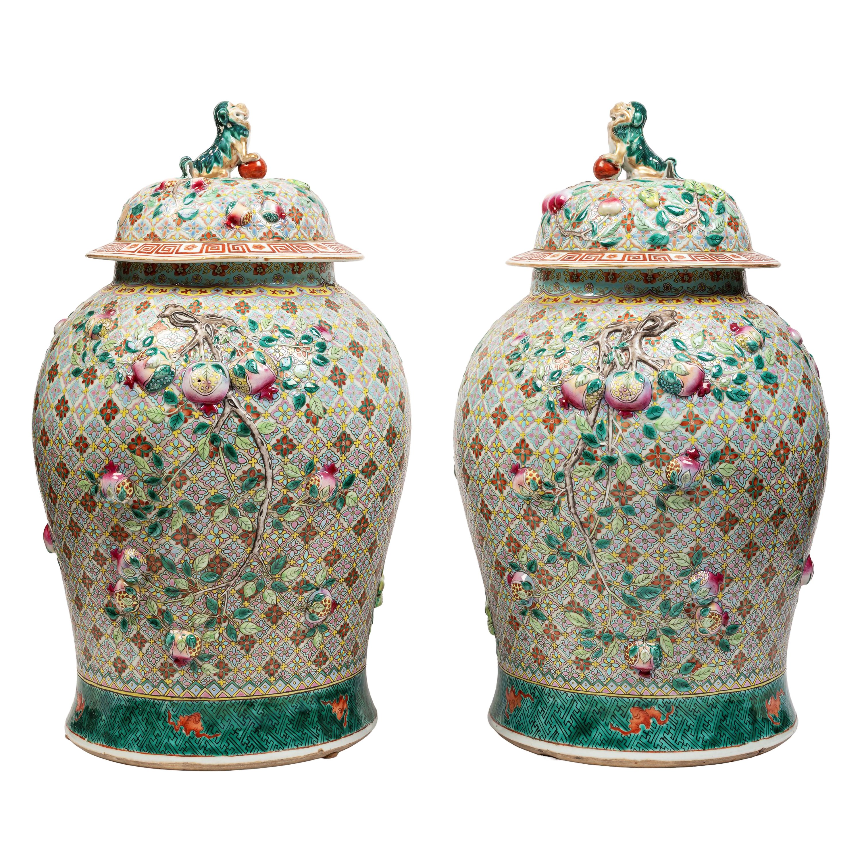 A pair of porcelain vases with moulded decoration on a honeycomb ground and floral motifs. China, Qing Dynasty 1644-1911, 19th century - 1800