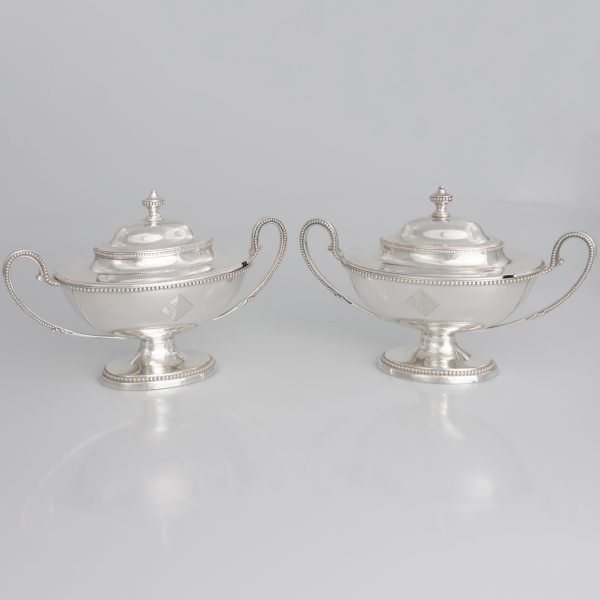 A pair of George III sterling silver sugar bowls and covers, Thomas Chawner, London, 1783