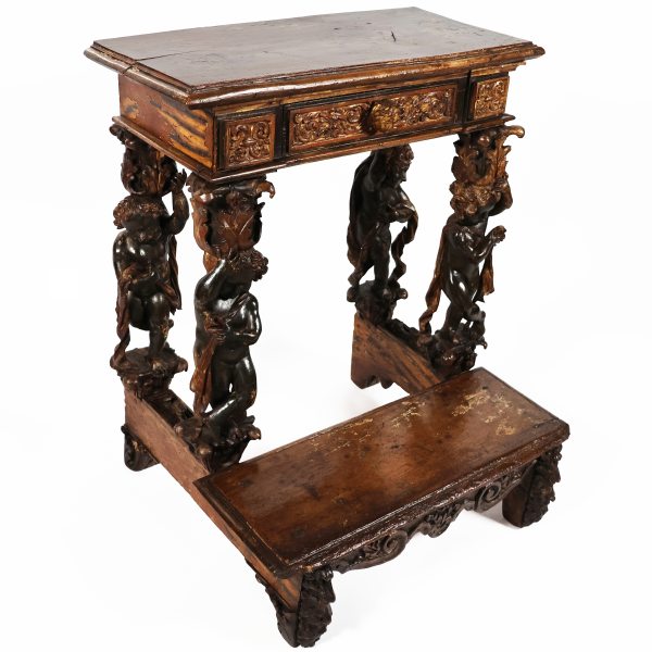 An Italian carved, sculpted and gilded wood kneeled, Venice,17th century