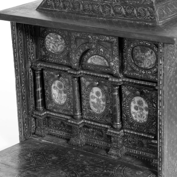 Furnishing accessories