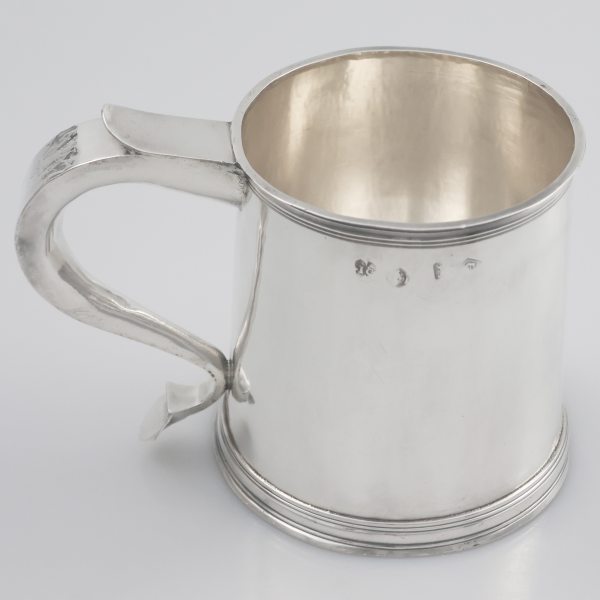 A sterling silver mug, John Cruttall, London, 1684