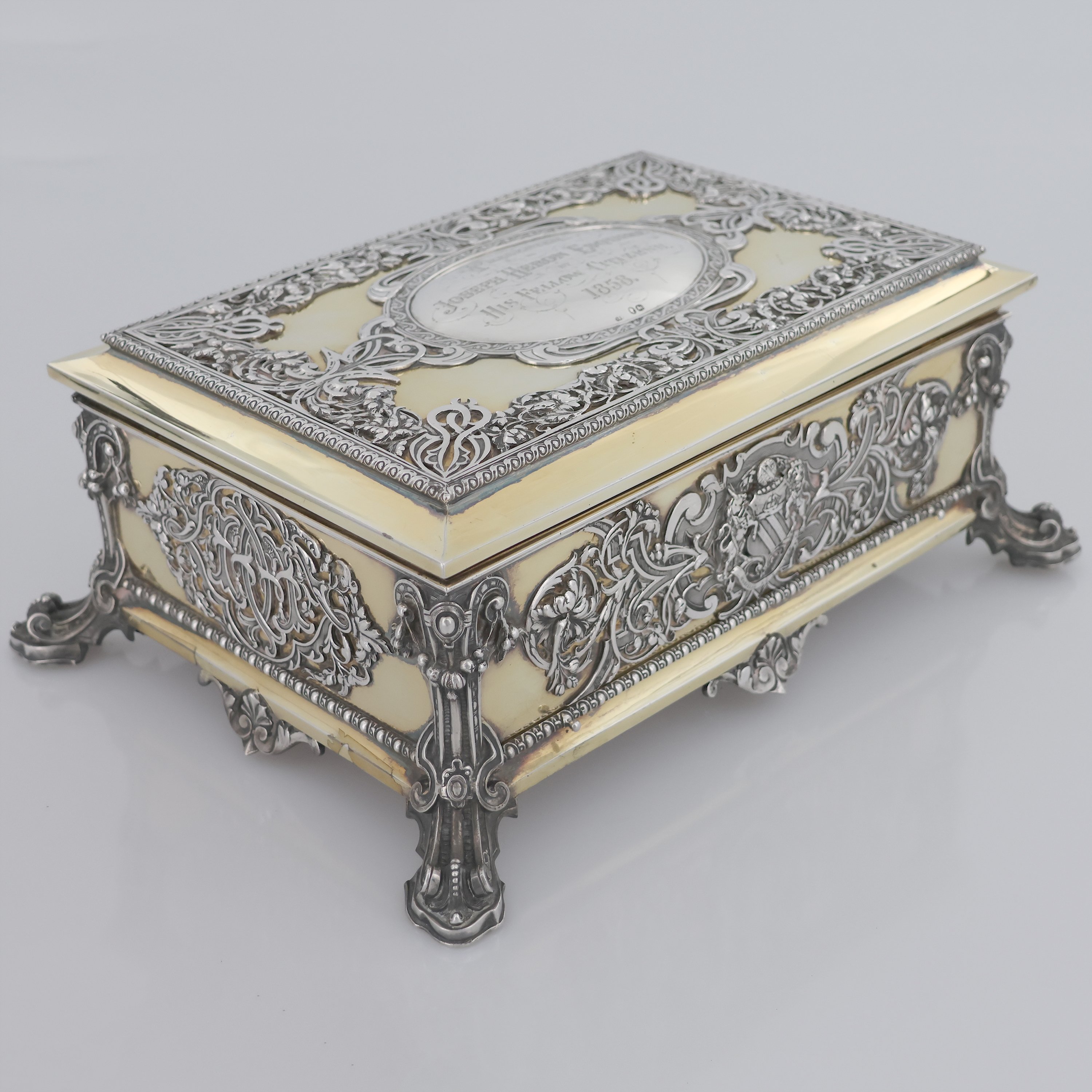 A Victorian silver parcel gilt rectangular stationery casket, John Samuel Hunt, stamped Hunt & Roskell, late Storr and Mortimer, London, 1858 - John Samuel Hunt, stampato Hunt & Roskell, late Storr and Mortimer - 1858