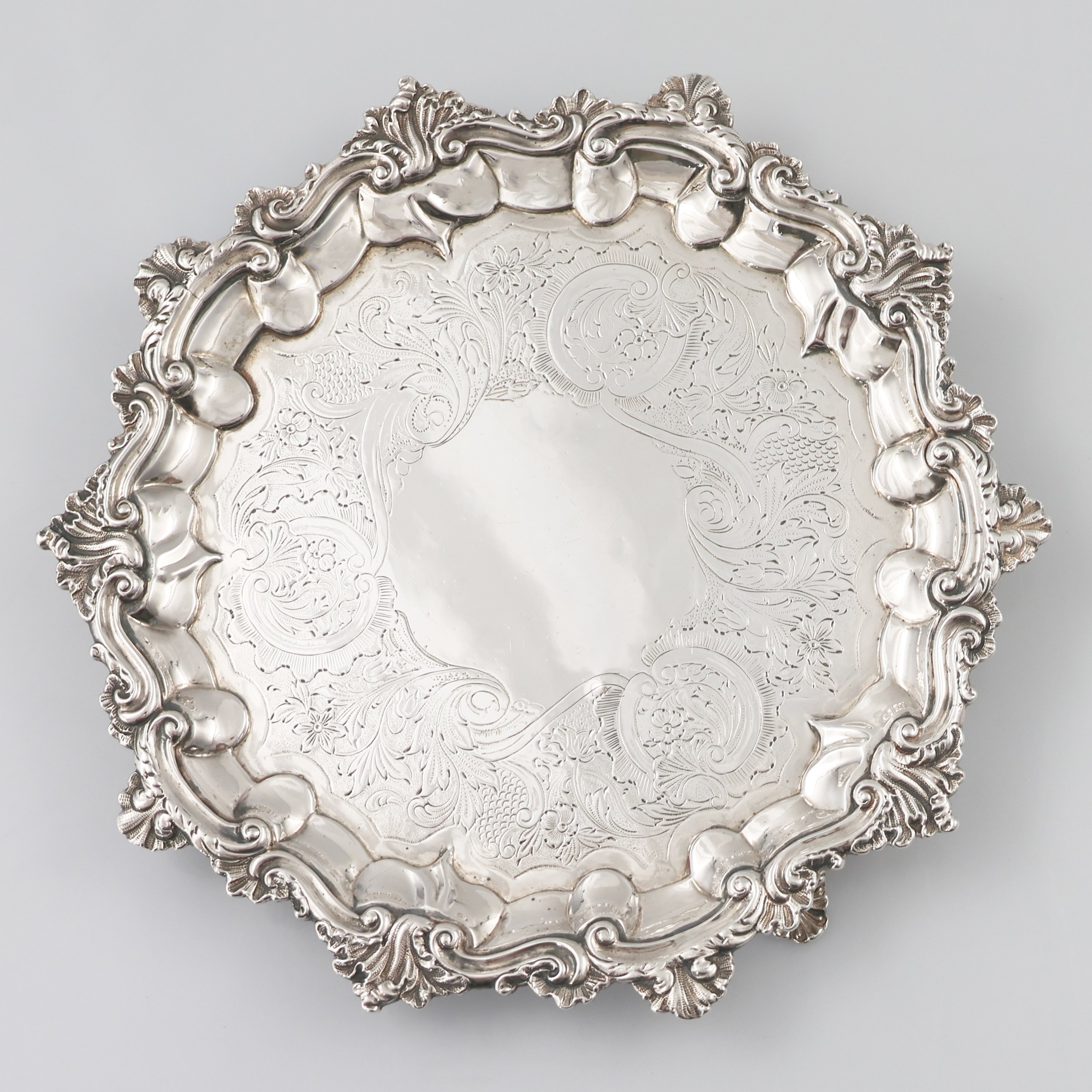 A George IV sterling silver salver, Paul Storr, London, 1828 - Paul Storr - 1828