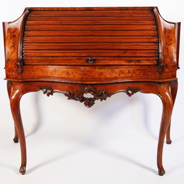 An Italian roll-top desk in walnut wood and thuja burl, Verona, 18th century