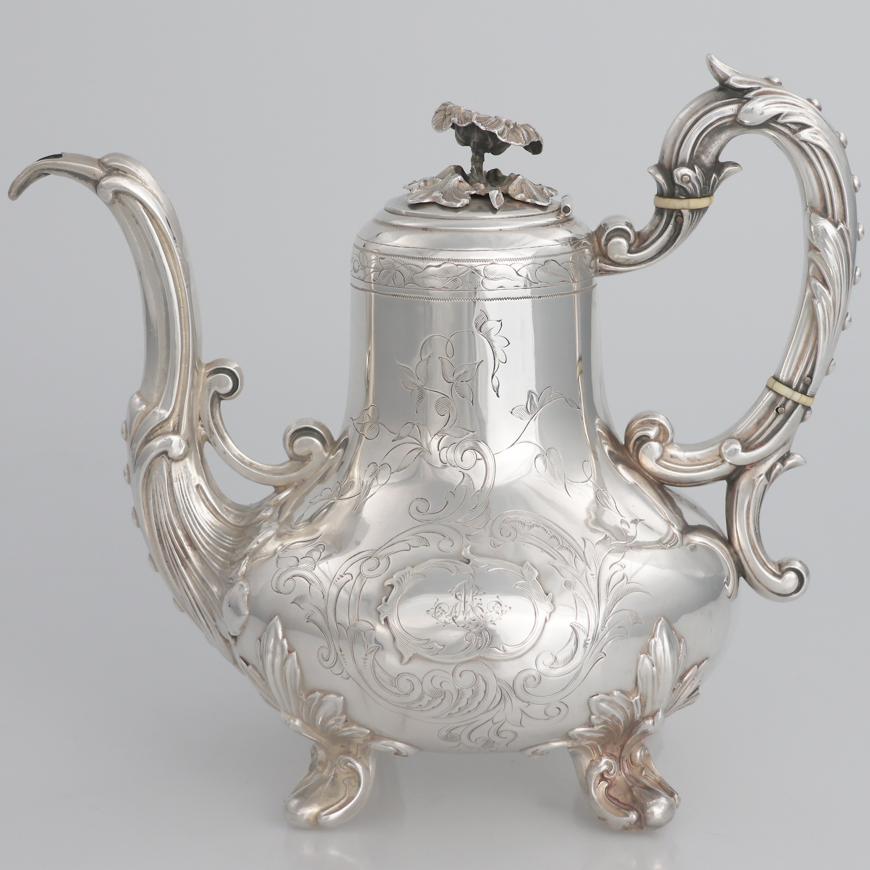 A French silver teapot, Martial Fray, Paris, mid-19th century - Martial Fray - 1800