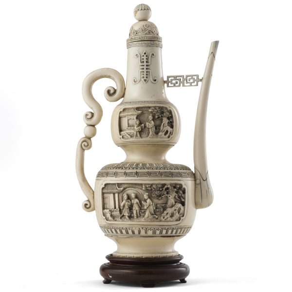 An ivory teapot with carved and pierced lid, China, Qing Dynasty (1644&ndash;1911), early 20th century