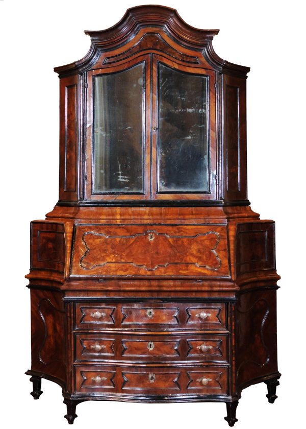 An Italian veneered in walnut wood and burl bureau cabinet. Lombardy, 18th century