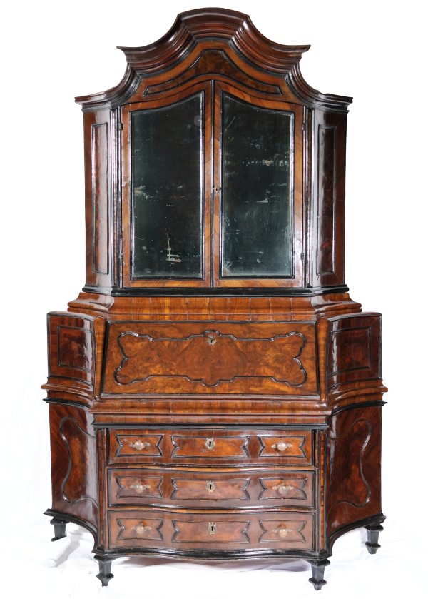 An Italian veneered in walnut wood and burl bureau cabinet. Lombardy, 18th century