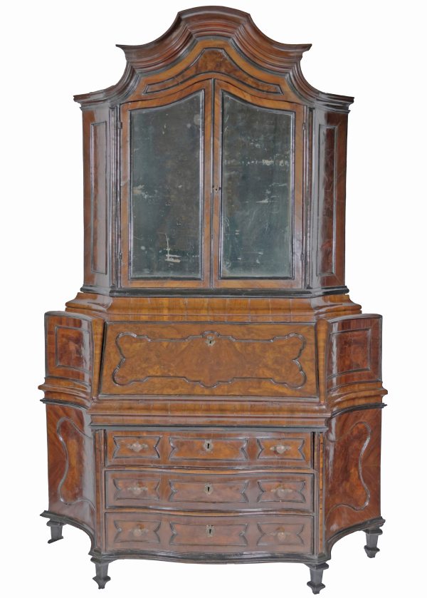 An Italian veneered in walnut wood and burl bureau cabinet. Lombardy, 18th century