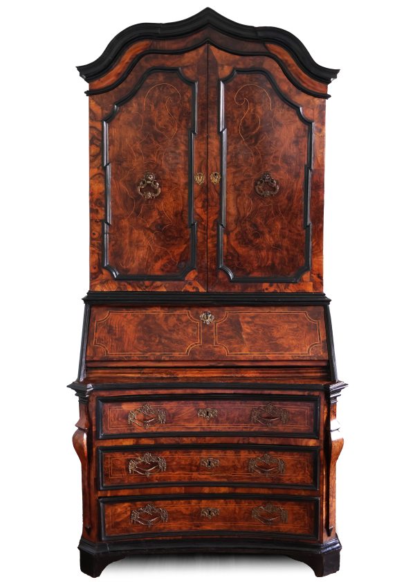 An Italian bureau cabinet veneered in walnut wood and burl. Rome, 18th century