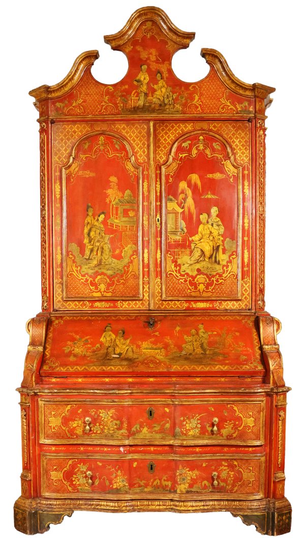 An important North Italian lacquered wood trumeau, decorated with chinoiseries scenes. Venice, 18th