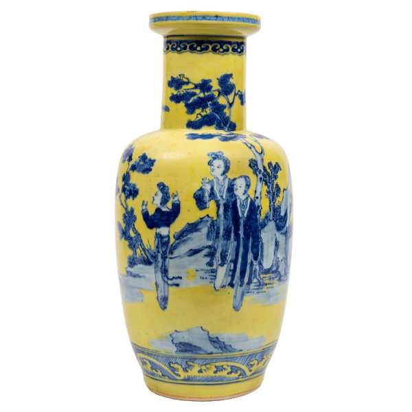 A porcelain vase with a yellow and blue ground. China, Qing Dynasty, 1644-1911, late 19th century