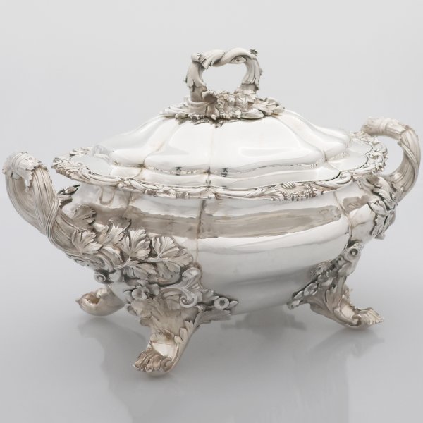 An early Victorian sterling silver soup tureen, William Ker Reid, London, 1838