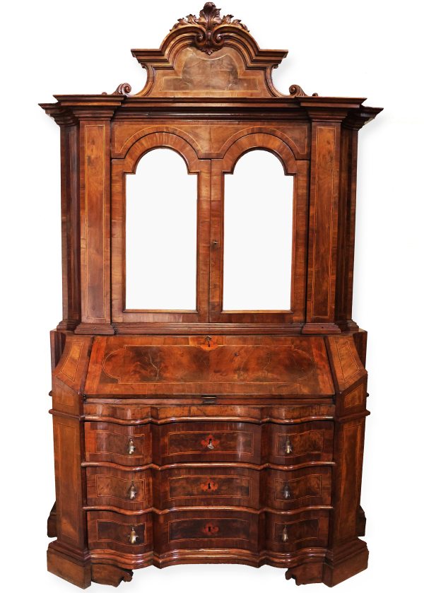 An imponent Northern Italy veneered in walnut wood and burl bureau cabinet, 18th century